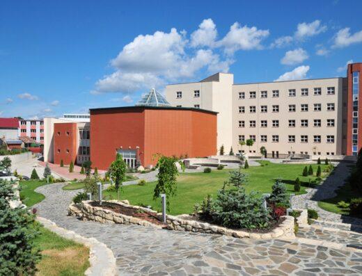 جامعة فيكتور بابيس للطب والصيدلة