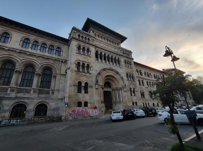 جامعة "أيون مينكو" للهندسة المعمارية